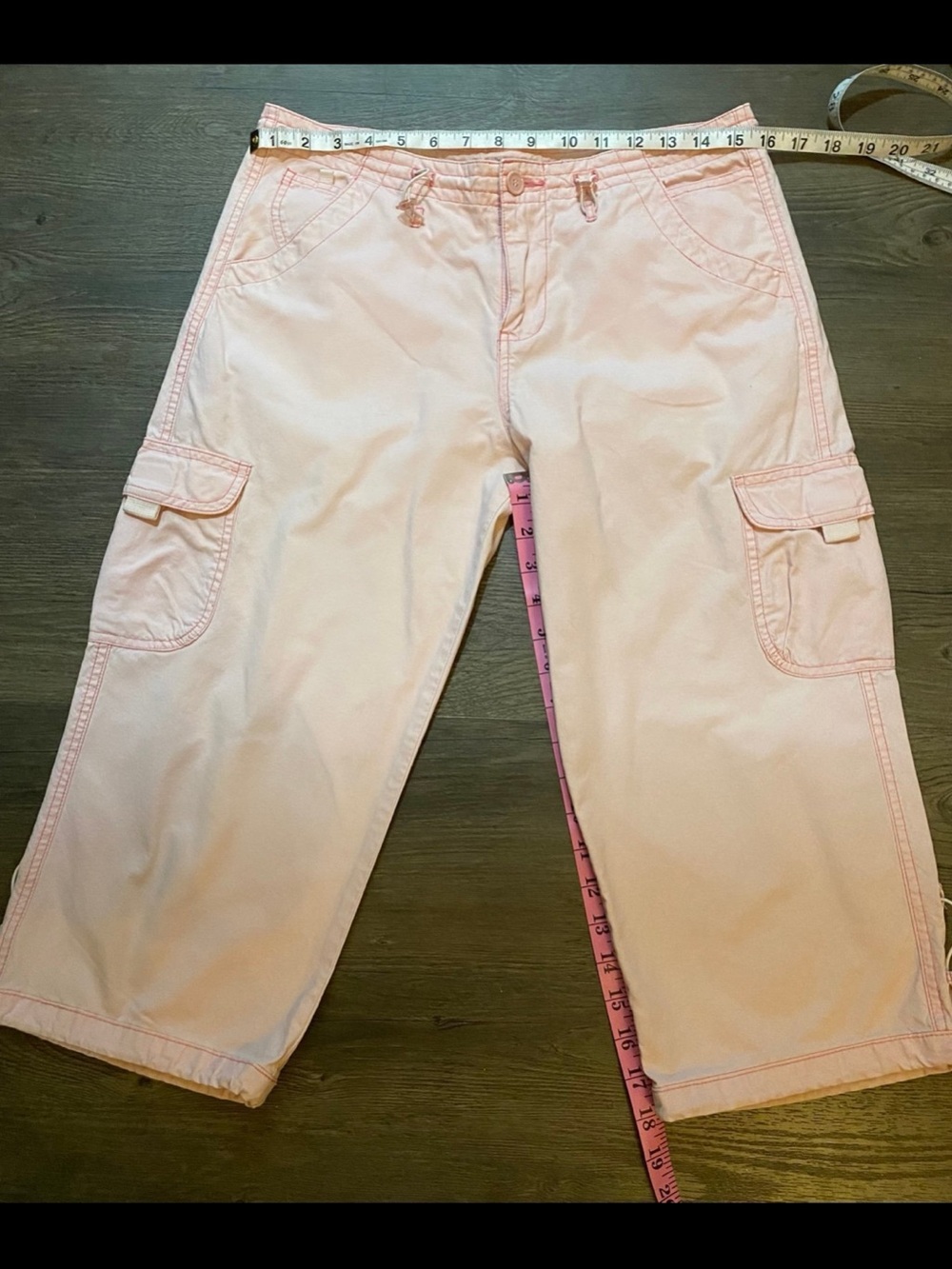 Union Bay light pink cargo capri length pants in a size 7